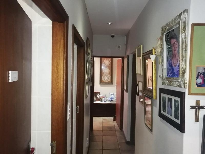 5 Bedroom Property for Sale in Outeniqua Strand Western Cape